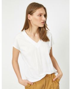 T-shirt à col en v