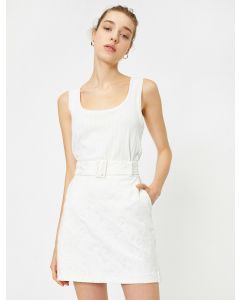 Jupe détaillée avec ceinture