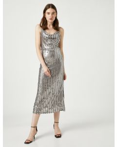Robe mi-longue sans manches à sequins