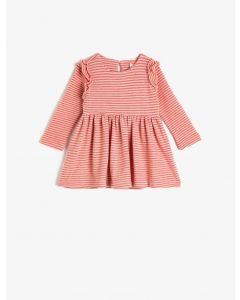 Robe rayée à manches longues et col rond