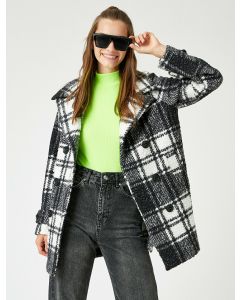 Manteau en laine à carreaux et boutons